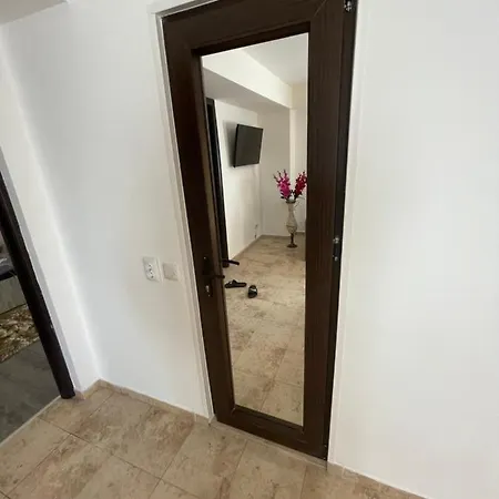 Apartament Mamaia Nord アパート ナボダリ